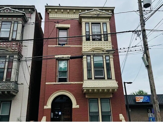 Building Photo - 3279 6th Ave