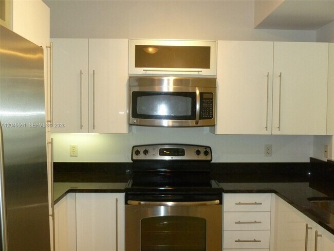 Building Photo - 7350 SW 89th St