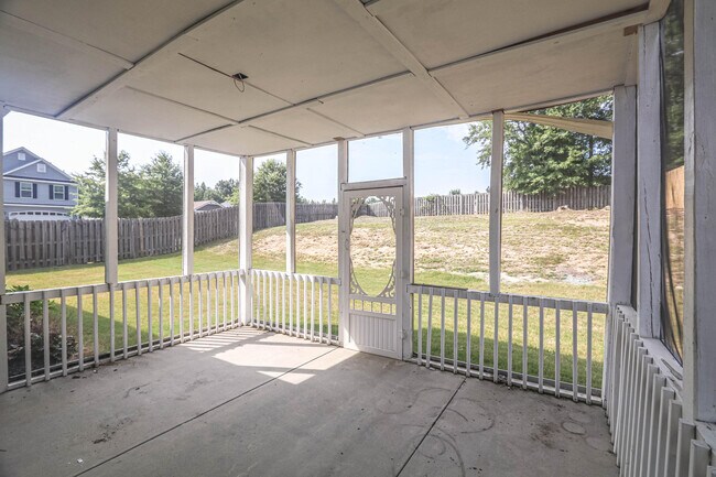 Building Photo - 479 Sebastian Dr