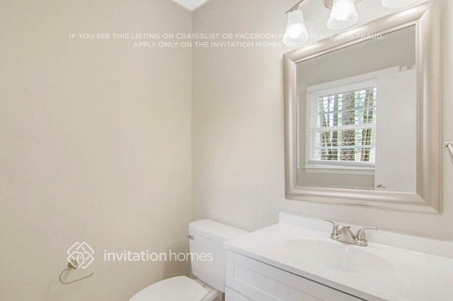 Building Photo - 1700 Woodland Rd