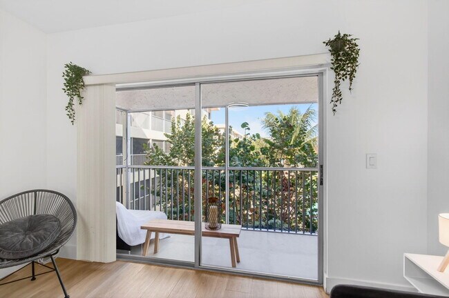 Building Photo - 50 SW 3rd Ave