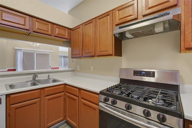 Building Photo - 16110 Springbank Dr