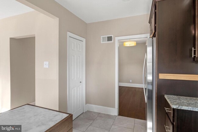 Building Photo - 4621 Greenhill Ave