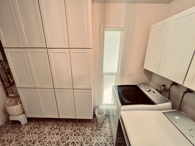 Building Photo - Renovated Rancho Bernardo 55+ Community 2 Bedroom 2 Bathroom Home