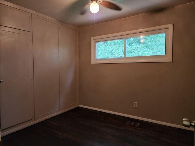 Building Photo - 6279 Susan Ln