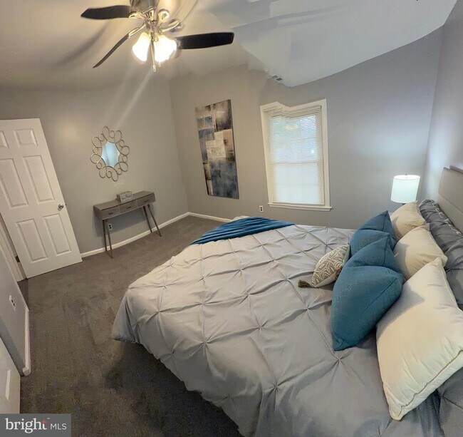 Building Photo - 102 Stonehurst Ct