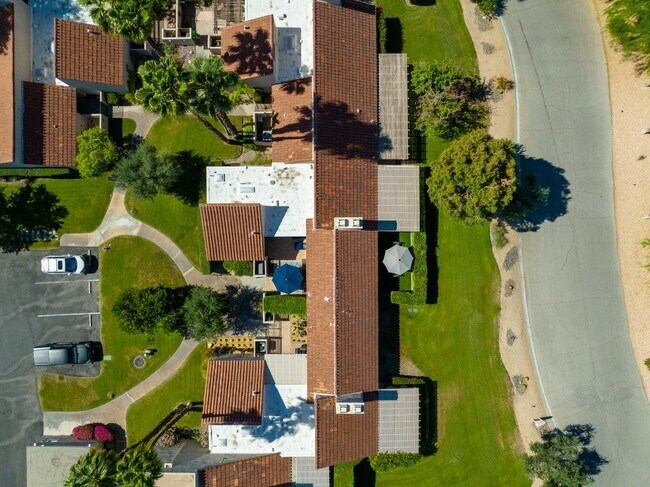 Building Photo - 303 Forest Hills Dr