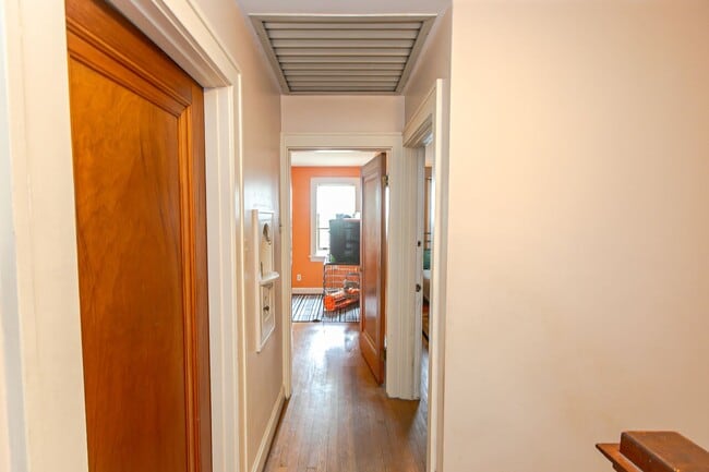 Building Photo - OPEN HOUSE 9/13 11AM-1PM  Beautiful 3-Bedr...