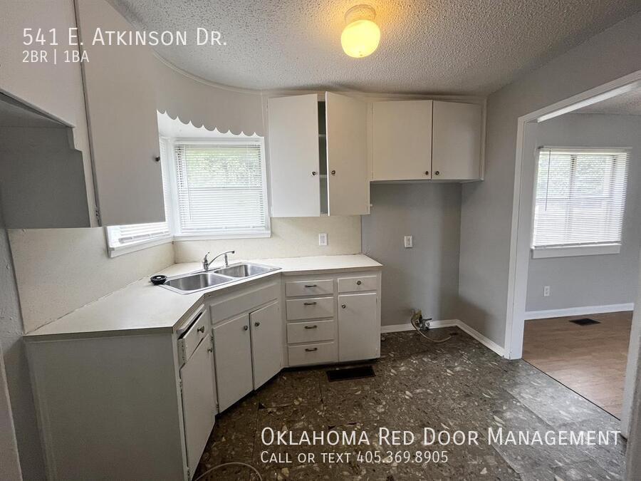 Building Photo - 541 E Atkinson Dr