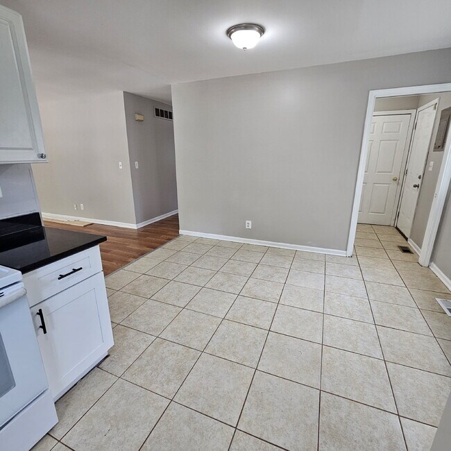 Building Photo - Spacious Newer Build 3 Bedroom Ranch w/ Ti...