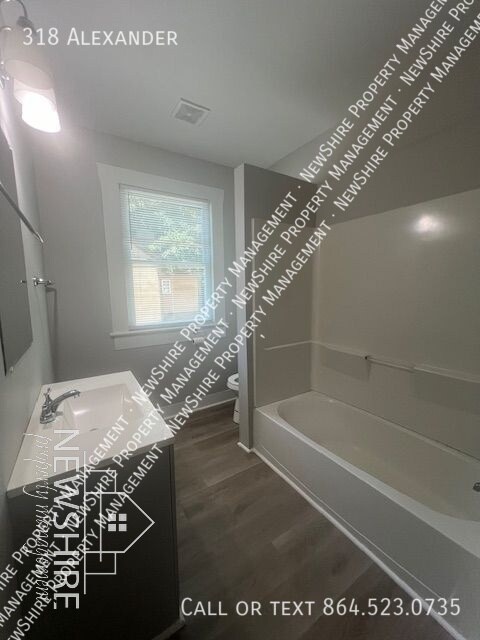 Building Photo - 318 Alexander-