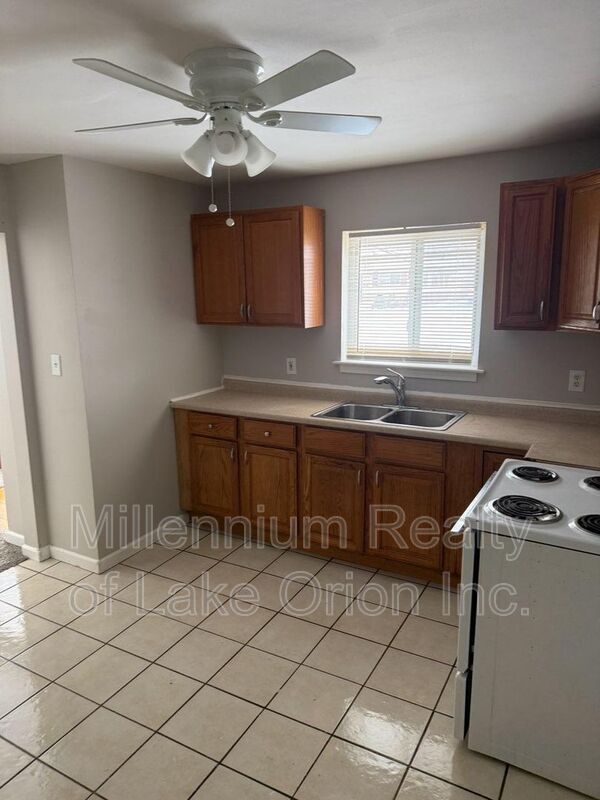 Building Photo - 176 W Princeton Ave