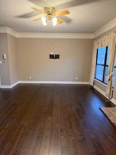 Building Photo - 698 Trailcrest Ct