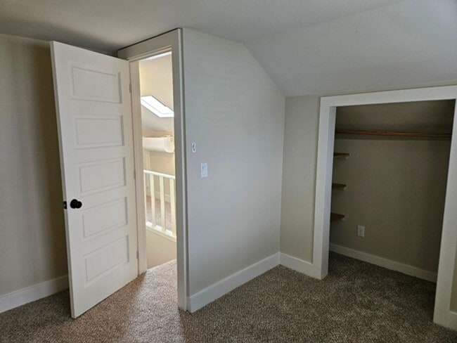 Building Photo - 4Bd/1Ba two story home - For viewing