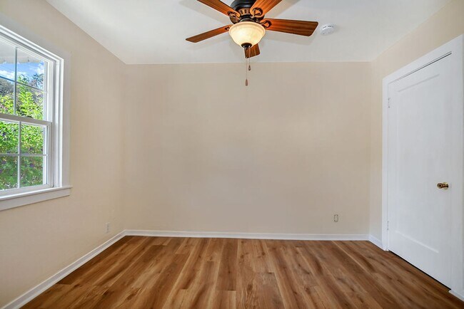 Building Photo - Charming Martinez 1bed / 1bath