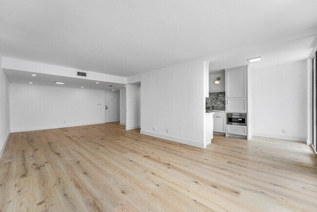 Building Photo - 1701 S Flagler Dr