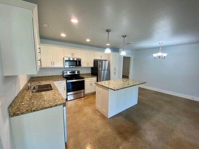 Building Photo - 300 Pendergrass St