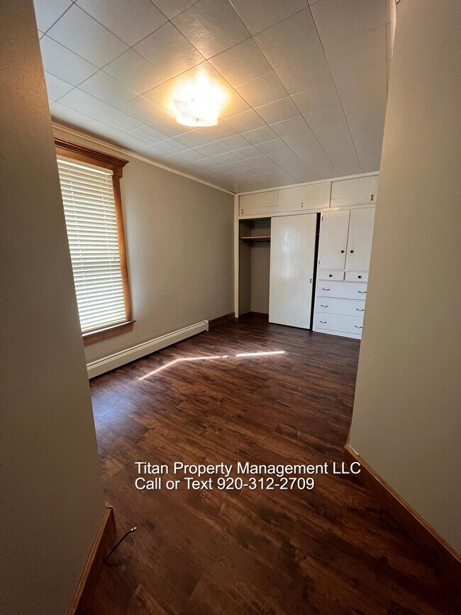 Building Photo - 411 W 10th Ave