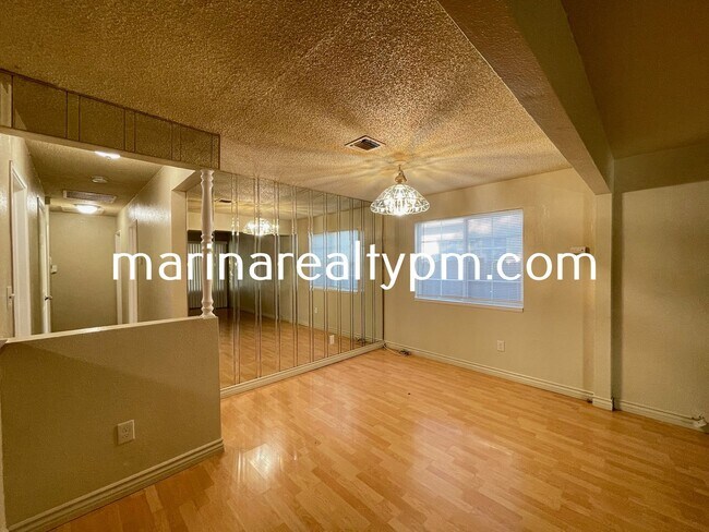 Building Photo - 4 Bedroom 2 Bath Single Family Home