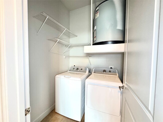 Building Photo - 3333 Weslayan St