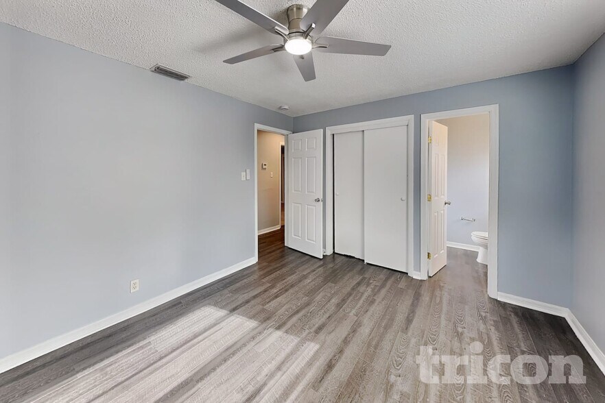 Building Photo - 4118 W La Salle St