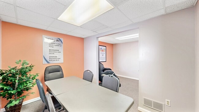 Building Photo - 383 W North St