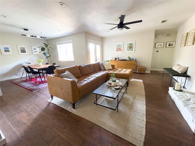 Primary Photo - 3704 Harpers Ferry Ln