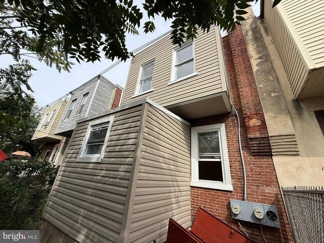 Building Photo - 5618 Cedar Ave