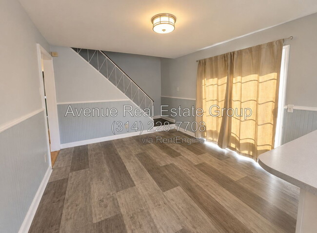 Building Photo - 808 Brookvale Terrace