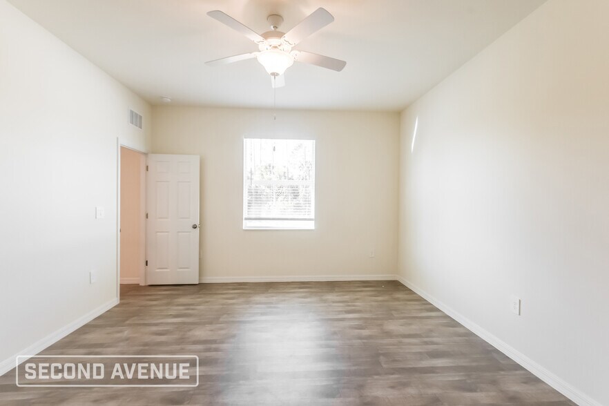 Building Photo - 1493 Oregon Ln