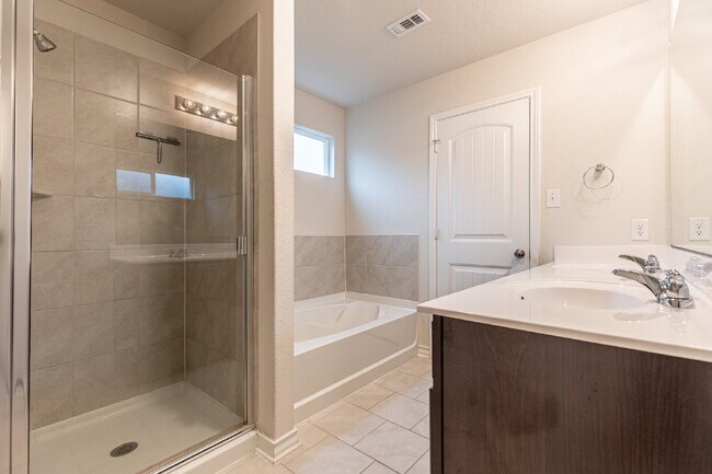 Building Photo - 2918 Lindenwood Run