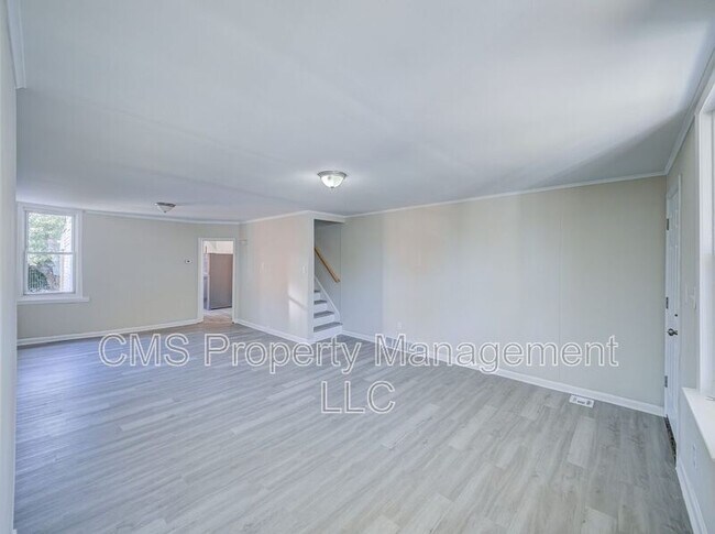 Building Photo - 12 Adella Ave