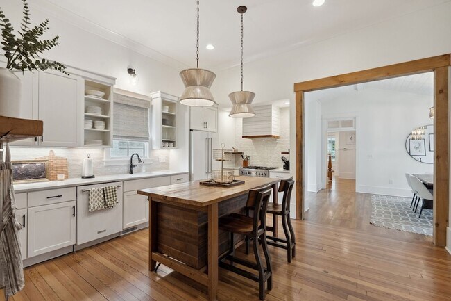 Building Photo - 1226 Adams St