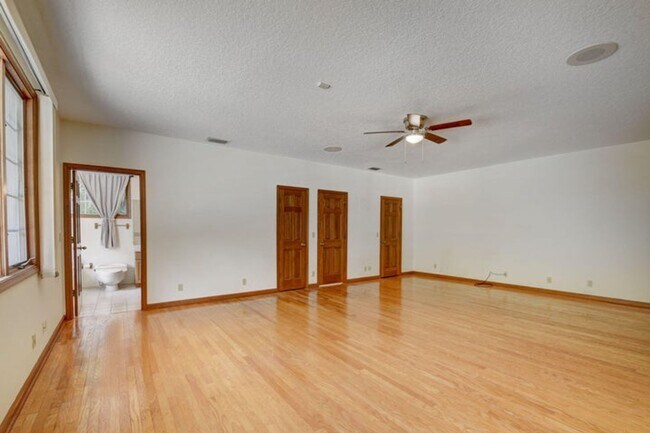 Building Photo - 9033 Winding Woods Dr