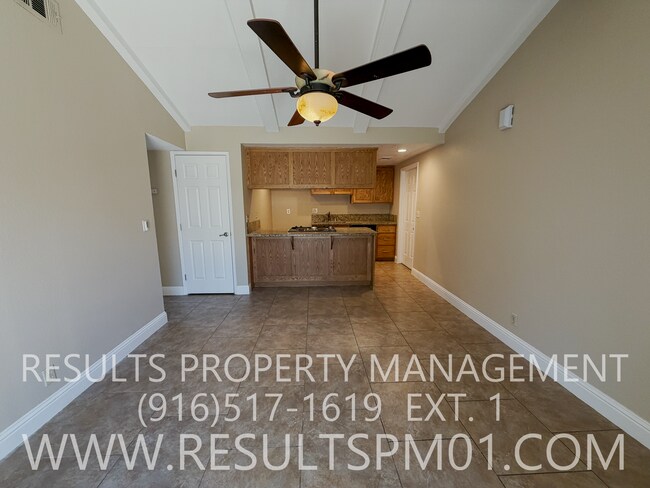 Building Photo - 5568 Hillsdale Blvd