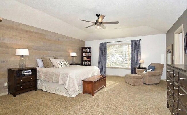 Building Photo - Spacious Single Family Home