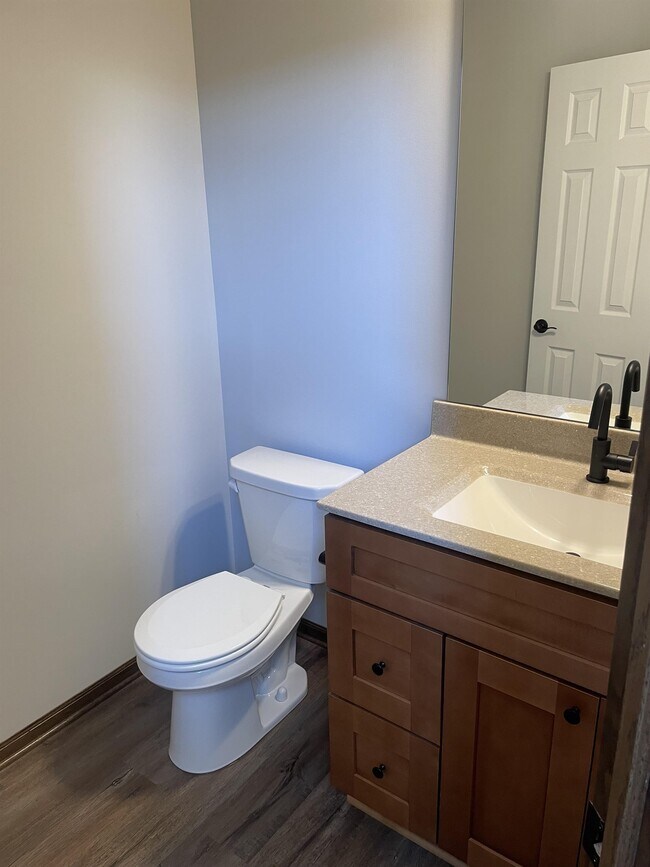 Building Photo - 9240 Peregrine Rd