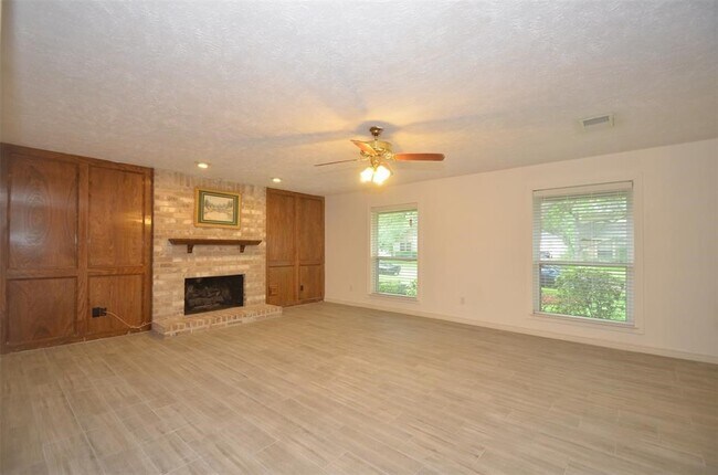 Building Photo - 2822 River Birch Dr