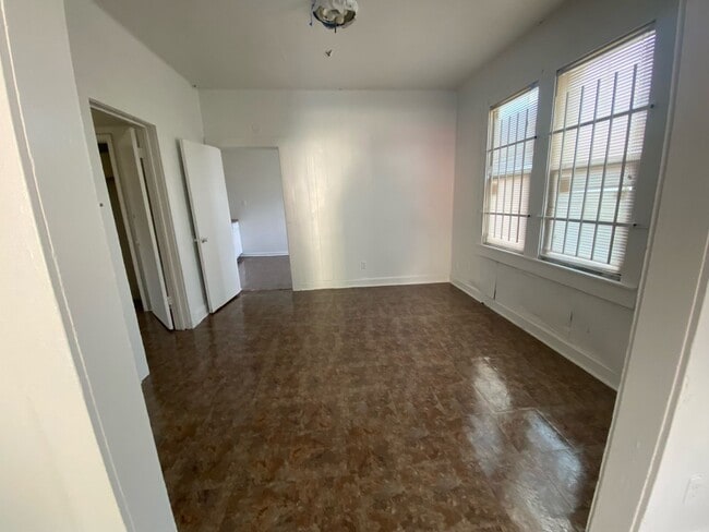 Building Photo - Home For Rent
