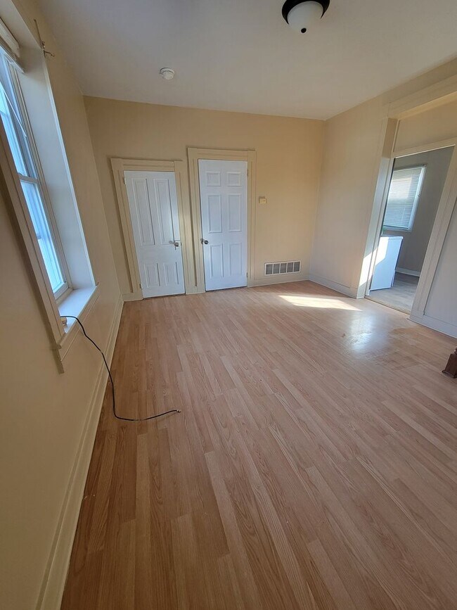 Building Photo - 3 N High St