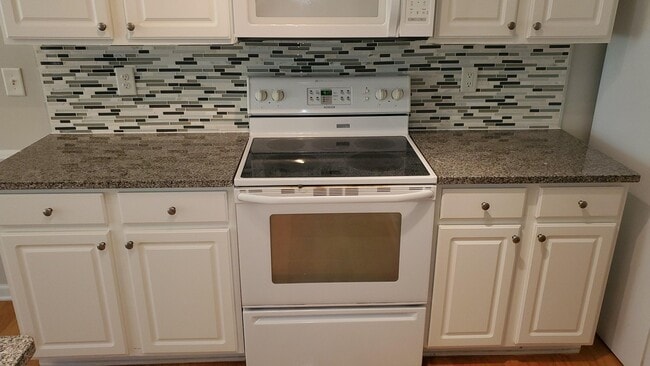 Building Photo - Coming Soon! 3 Bedroom / 2.5 Bath in South Durham Neighborhood!