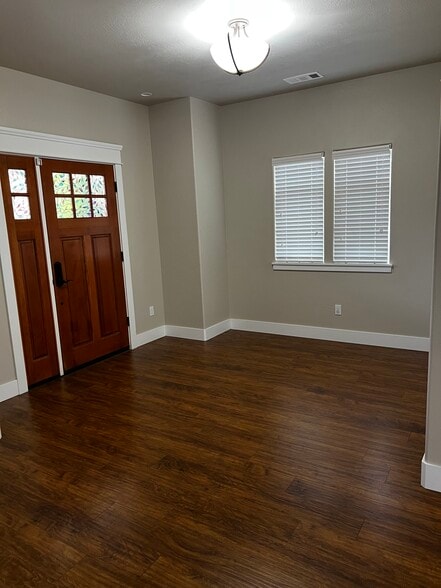 Entry Way - 1110 Catherine Way