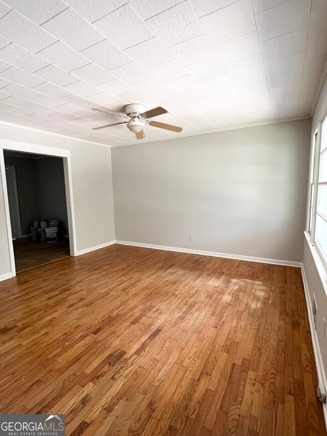 Building Photo - 133 Pineview Dr