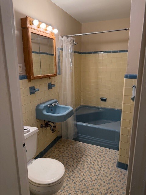 Building Photo - 305 Boulevard