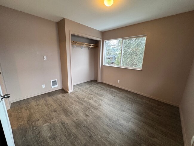 Building Photo - 28305 99th Ave SW