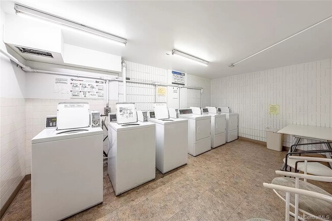 Building Photo - 98-288 Kaonohi St