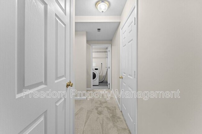 Building Photo - 8644 Sanderling Dr