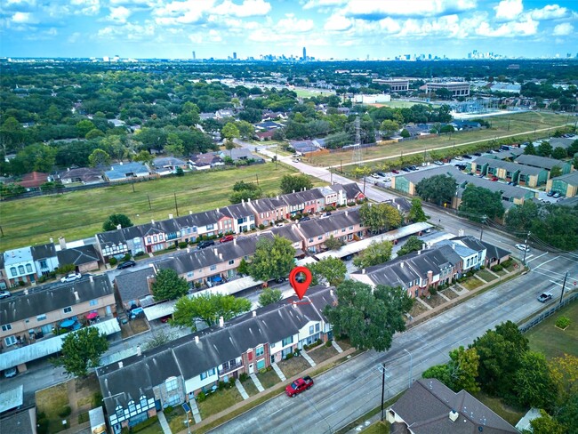 Building Photo - 7700 Creekbend Dr