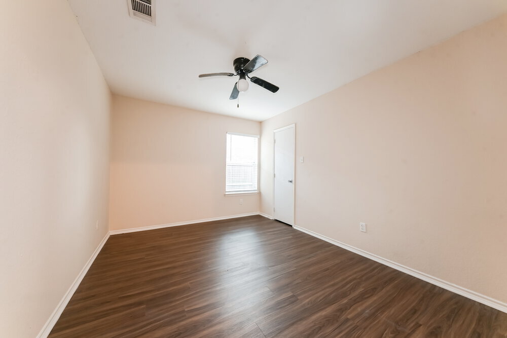 Building Photo - 1011 Caliente Dr