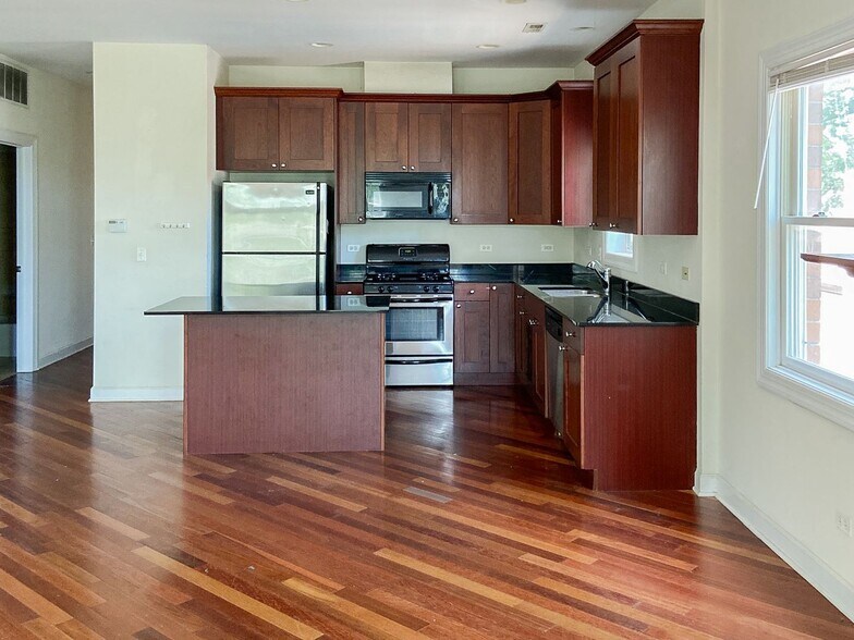 Building Photo - 3114 N Racine Ave